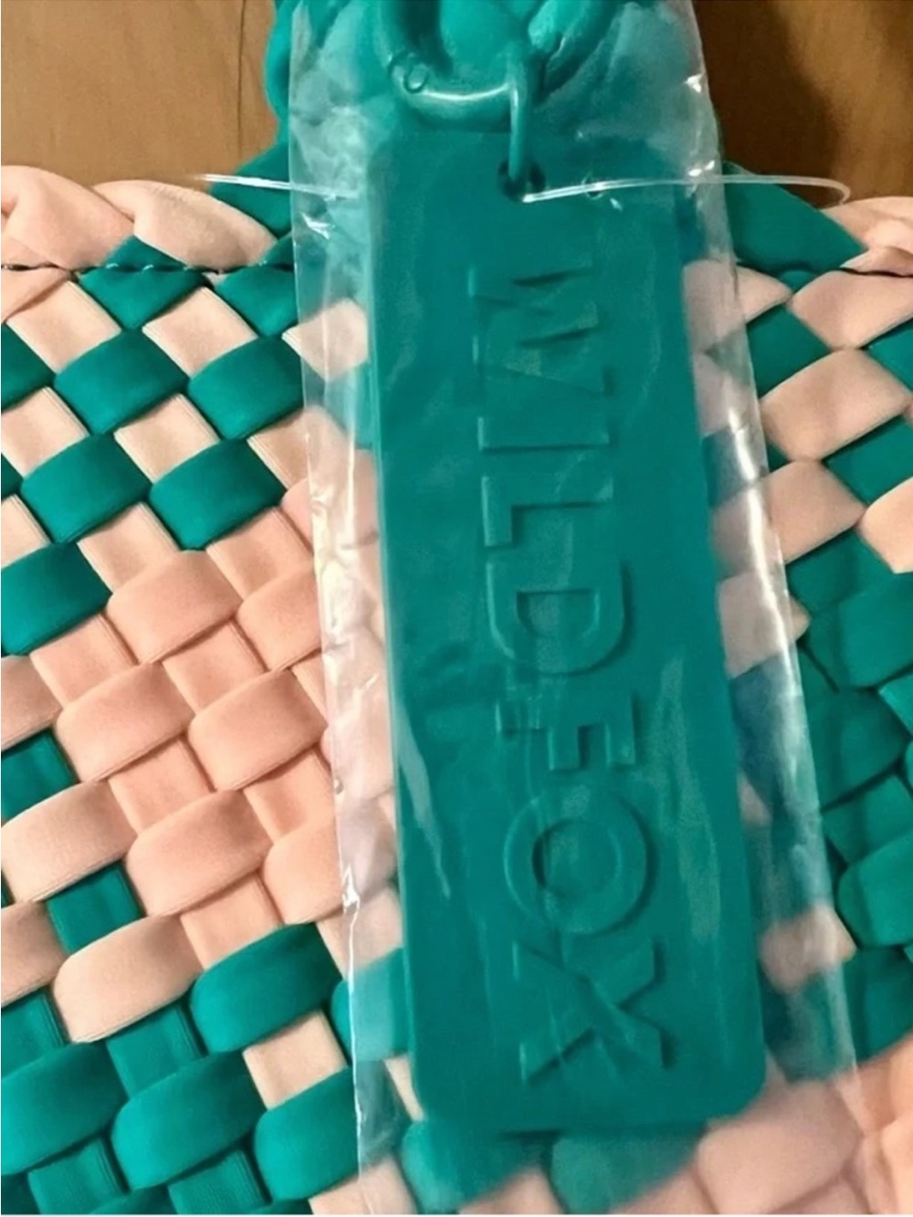 Wildfox Woven Beach Bag / Tote - NWT $125 retail - Turquoise & Cream Neoprene - Picture 3 of 6
